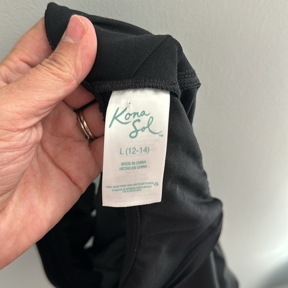 NWOT Ruffle Shoulder Ruched Full Coverage One Piece Swimsuit Kona Sol Large - Picture 3 of 4